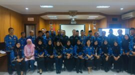 Foto: Persatuan Wartawan Indonesia (PWI) DKI Jakarta usai kegiatan diskusi bertema “Membangun Kepercayaan Publik di Dunia Pendidikan melalui Kemitraan Sekolah, Komite, dan Pers” di SMK Negeri 56 Pluit, Jakarta Utara, Selasa (28/10/2025).