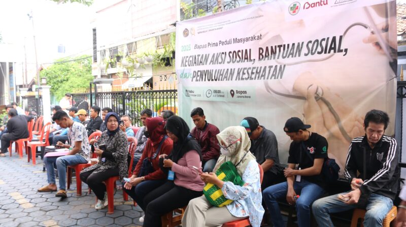 Foto: Warga Antusias Ikuti Pemeriksaan Kesehatan Gratis di Bapas Jakarta Barat.
