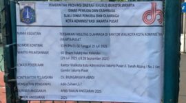 Foto: Papan Peroyek bermasalah, tidak menyertakan nominal Anggran APBD yang tertulis.