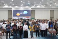 Foto: Ketua Umum KADIN DKI Jakarta Hj. Diana Dewi bersama jajaran narasumber dan peserta berfoto bersama usai Seminar Nasional bertema “Strategi Efektif Mengikuti Pengadaan pada Lembaga Pemerintah dan BUMN Melalui Metode e-Purchasing dengan e-Katalog Versi 6.0” yang digelar di Gedung Dinas Teknis Jatibaru, Jakarta Pusat, Kamis (30/10/2025).