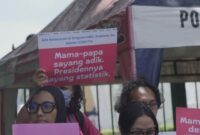 Foto: Gelombang penolakan terhadap Program Makan Bergizi Gratis (MBG) semakin meluas. Kali ini, Koalisi Warga Tolak MBG secara tegas mendesak pemerintah menghentikan program yang diklaim sebagai solusi penanganan stunting, namun justru menimbulkan sederet persoalan serius. (Dok-ICW)
