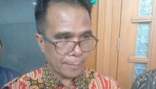 Foto: Erdi Surbakti Kuasa Hukum Lia Hertika Hudayani saat Wawancara di Pengadilan Negeri Jakarta Pusat, Selasa (7/10/2025). (Dok-Okj/Fahmy)