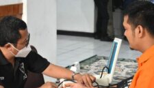 Foto: Aktivis Gejayan Memanggil Syahdan Husein menjalani cek kesehatan di Bidang Kedokteran dan Kesehatan Polda Metro Jaya. (Dok-Polda Metro Jaya)