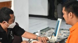 Foto: Aktivis Gejayan Memanggil Syahdan Husein menjalani cek kesehatan di Bidang Kedokteran dan Kesehatan Polda Metro Jaya. (Dok-Polda Metro Jaya)