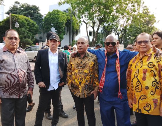 Foto: Dr. Mansur, S.H., M.M., Ketua Dewan Masjid Provinsi Papua sekaligus Ketua Kerukunan Sulawesi Selatan Provinsi Papua (kanan pojok). (Dok-Okj/Fahmy)