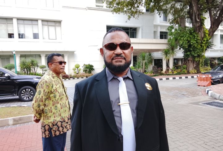 Foto: Max Upnerohe, S.IP, Wakil Ketua II Majelis Rakyat Papua (MRP) dari Unsur Adat usai Pelantikan Gubernur dan Wakil Gubernur Papua di Istana Negara, Jakarta, Rabu (8/10/2025). (Dok-Okj/Fahmy)
