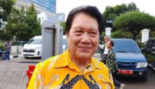 Foto: Elia Loupatty, Penasehat Tim Pemenangan Gubernur Papua Komjen Pol (Purn.) Matius D. Faqiri, S.H., M.H. dan Wakil Gubernur Aryoko Alberto Fernandus Rumaropen, S.H., M.H. (Dok-Okj/Fahmy)
