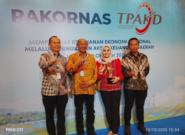 Foto: Bupati Langkat, H. Syah Afandin, S.H., (kedua-kiri) berserta Jajaran Usai Acara Rakornas Tim Percepatan Akses Keuangan Daerah (TPAKD) 2025 di Balai Kartini, Jakarta, Jumat (10/10/2025). (Dok-Okj/Fahmy)