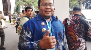 Foto: Wali Kota Sabang, Zulkifli H. Adam., usai menghadiri Rapat Koordinasi Nasional (Rakornas) Tim Percepatan Akses Keuangan Daerah (TPAKD) bertema “Memperkuat Ketahanan Ekonomi Nasional Melalui Peningkatan Akses Keuangan Daerah” yang digelar di Balai Kartini, Jakarta, Jumat (10/10/2025). (Dok-Okj/Fahmy)
