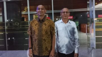 Foto: Kuasa hukum terdakwa Danny Praditya, FX L. Michael Shah, SH, (kiri). Sofyan Maulana SH, (kanan). (Dok-Okj/Fahmy Nurdin)