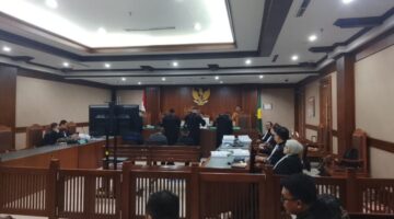 Foto: Persidangan Kasus Dugaan Korupsi Impor Gula diwarnai Penegasan Prinsip Keadilan Hukum dari Tim Pembela pada Sidang pembacaan pledoi atau nota pembelaan di Pengadilan Negeri Jakarta Pusat, Senin (20/10/2025) malam. (Dok-Okj/Fahmy Nurdin)
