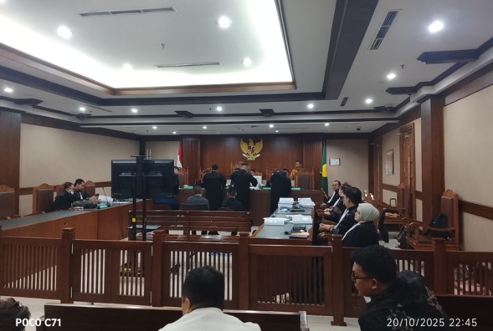 Foto: Persidangan Kasus Dugaan Korupsi Impor Gula diwarnai Penegasan Prinsip Keadilan Hukum dari Tim Pembela pada Sidang pembacaan pledoi atau nota pembelaan di Pengadilan Negeri Jakarta Pusat, Senin (20/10/2025) malam. (Dok-Okj/Fahmy Nurdin)
