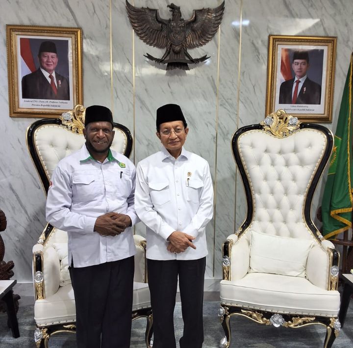 Foto: H. Abdul Kahar Yelipele, M.Pd.I, bersama Menteri Agama RI, Prof. Dr. KH Nasaruddin Umar, MA. (Dok-Istimewa)