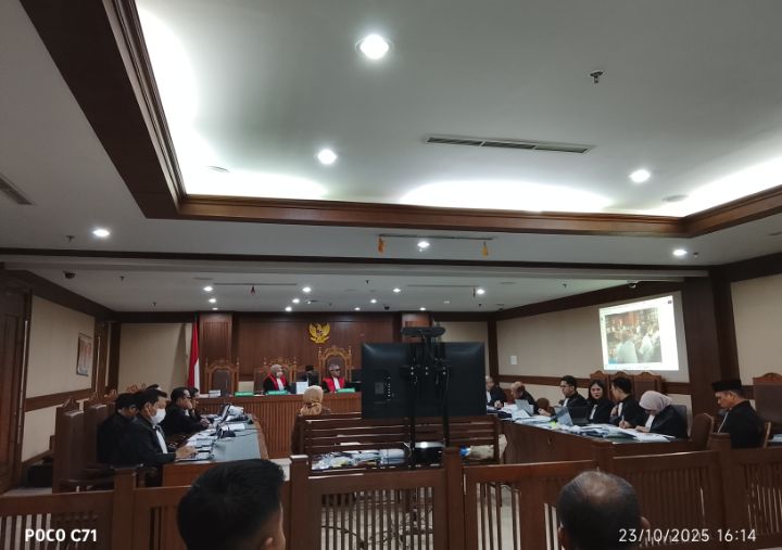 Foto: Sidang lanjutan perkara dugaan tindak pidana korupsi dalam akuisisi PT Jembatan Nusantara (JN) oleh PT ASDP Indonesia Ferry (Persero) kembali digelar di Pengadilan Tindak Pidana Korupsi (Tipikor) pada Pengadilan Negeri Jakarta Pusat, Kamis (23/10/2025). (Dok-Okj/Fahmy Nurdin)