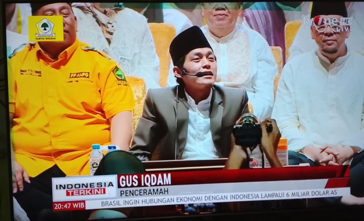 Foto: Siaran Langsung saat Gus Iqdam memberikan Tausiyah di Acara