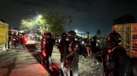 Foto: Brimob Polda Metro Amankan Lokasi Kereta Anjlok di Bekasi. (Dok-Istimewa)