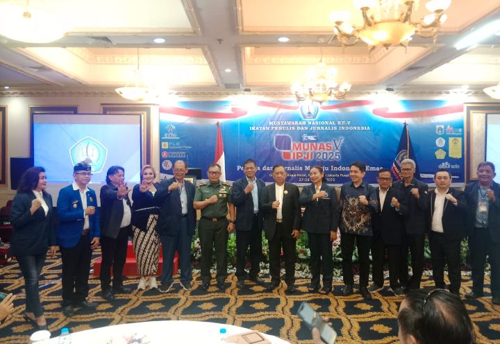 Foto: Musyawarah Nasional (Munas) ke-V Ikatan Penulis dan Jurnalis Indonesia (IPJI) resmi dibuka oleh Ketua Pembina IPJI, Mayjen TNI (Purn) H. Hendardji Soepandji, S.H., di Ballroom Brana, Golden Boutique Hotel, Jakarta Pusat, Senin (27/10/2025). (Dok-Istimewa)