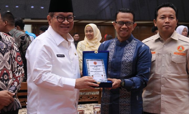 Foto: Gubernur DKI Jakarta Pramono Anung (kiri). (Dok-Istimewa)