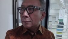 Foto: Kuasa Hukum Tian Bahtiar, H. Didi Supriyanto, S.H., M.Hum., saat wawancara di Pengadilan Negeri Jakarta Pusat, Rabu (29/10/2025). (Dok-Okj/Fahmy Nurdin)