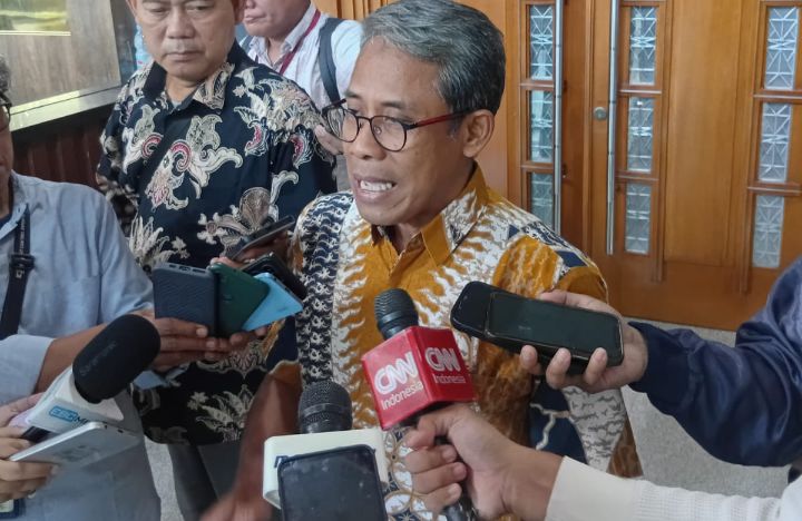 Foto: Agus Sudjatmoko. SH., MH., Kuasa Hukum Hans Falita Utama saat wawancara usai persidangan di Pengadilan Negeri Jakarta Pusat, Kamis (30/10/2025). (Dok-Okj/Fahmy Nurdin)