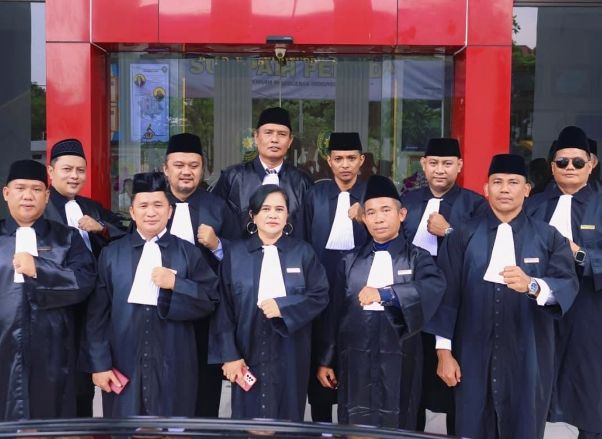 Foto: Pengadilan Tinggi Bandung resmi melantik dan mengambil sumpah sebanyak 214 calon advokat dari 12 organisasi advokat pada Kamis (30/10/2025). (Dok-Istimewa)