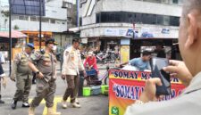 Foto: Satpol PP Jakarta Pusat Gelar “Rabu Tertib” di Menteng: Tertibkan PKL dan Parkir Liar di Kawasan Cikini Raya