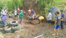 Foto:
Babinsa Koramil 0808/15 Gandusari, Serda Candra, bersama warga Dusun Sidoasri, Desa Sumberagung, Kecamatan Gandusari, Kabupaten Blitar