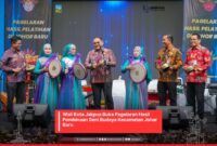 Foto: Wali Kota Jakarta Pusat, Drs. Arifin M.AP, membuka Pagelaran Hasil Pembinaan Seni Budaya Kecamatan Johar Baru Tahun 2025 di halaman Kantor Camat Johar Baru, Kamis (13/11/25).