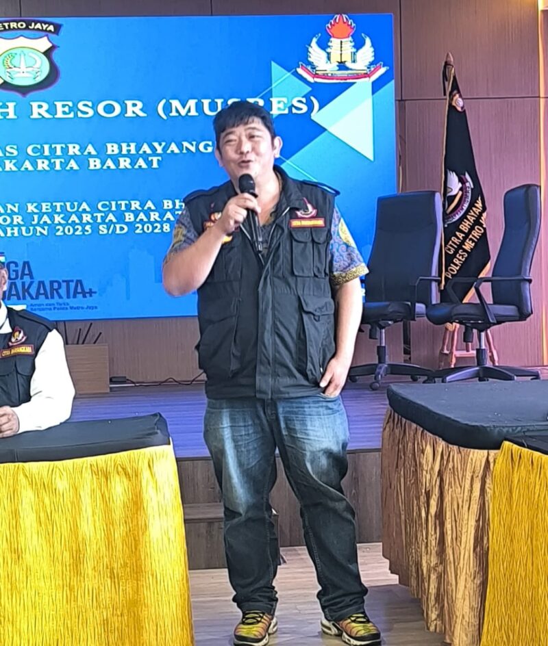 Foto: Ketua Pokdarkamtibmas Jakarta Barat Terpilih, Budi Wijaya, Sampaikan Sambutan Usai Menang Musres 2025.
