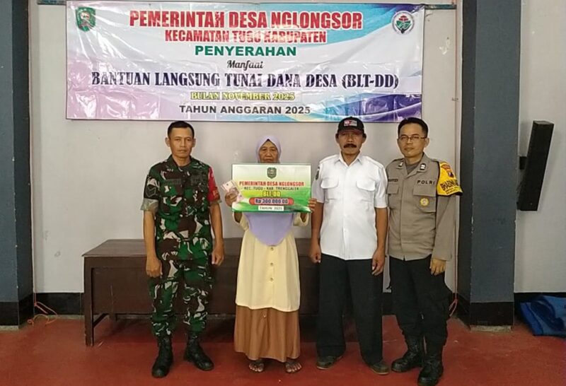 Foto: BLT-DD Trenggalek Aman dan Tertib Berkat Pengamanan TNI–Polri.