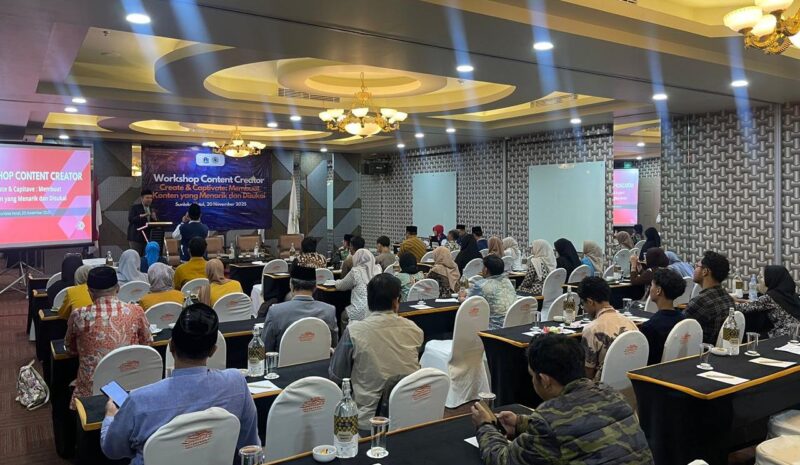 Foto: MUI DKI Jakarta melalui bidang infokom menyelenggarakan Workshop Konten Kreator: Sejarah Perkembangan Islam di Jakarta dengan tema Create & Captivate Membuat Konten Menarik dan disukai, di Sunlake Hotel, (20/11/25). (Dok-Istimewa)