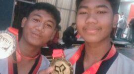 Foto: Dua atlet muda tampak tersenyum bangga sambil memperlihatkan medali yang mereka raih dalam ajang KONI Series 6 Indonesia Taekwondo Championship 2025.