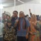 Foto: Wali Kota Jakarta Pusat Arifin berfoto bersama warga Karang Anyar dalam kegiatan Silaturahmi Malam Hari Wali Kota Jakarta Pusat, Senin (11/11/2025).