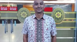 Foto: Kuasa hukum terdakwa Danny Praditya, FX L. Michael Shah, S.H., saat ditemui okjakarta.com sesuai jalani persidangan di Pengadilan Negeri Jakarta Pusat, Senin (3/11/2025). (Dok-Okj/Fahmy Nurdin)