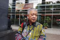 Foto: Praktisi hukum senior sekaligus mediator bersertifikat, Hartono Tanuwidjaja, S.H., M.Si., M.H., CBL., CMed., CIRP., C.EI., CLCT., CDRP., CCD., CPFI., CCFE., CFA., CTM., CHRBP., CLC., CCLM., CCAP., CDRA., CLOP., CCM., CLR., CCNP., CBLS., CMLE., CCLA., CLL., CICEL., CAIC., CBCP., CBLI., CLSC., CIIMS., saat ditemui okjakarta.com di Pengadilan Negeri Jakarta Pusat, Selasa (4/11/2025). (Dok-Okj/Fahmy Nurdin)