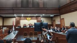 Foto: Prof Hadi Subhan saat Meninggalkan ruang sidang Tipikor pada Pengadilan Negeri Jakarta Pusat, Jumat (7/11/2025). (Dok-Okj/Fahmy Nurdin)