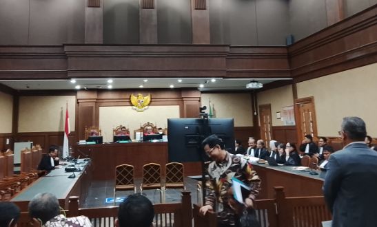 Foto: Prof Hadi Subhan saat Meninggalkan ruang sidang Tipikor pada Pengadilan Negeri Jakarta Pusat, Jumat (7/11/2025). (Dok-Okj/Fahmy Nurdin)