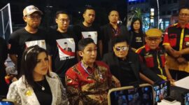 Foto: Pro Gibran gelar konferensi pers dalam rangka menyambut penetapan tersangka terhadap Roy Suryo dan beberapa pihak lainnya oleh Polda Metro Jaya, di Kawasan Mahakam, Jakarta Selatan, Jumat (7/11/2025). (Dok-Okj/Fahmy Nurdin)