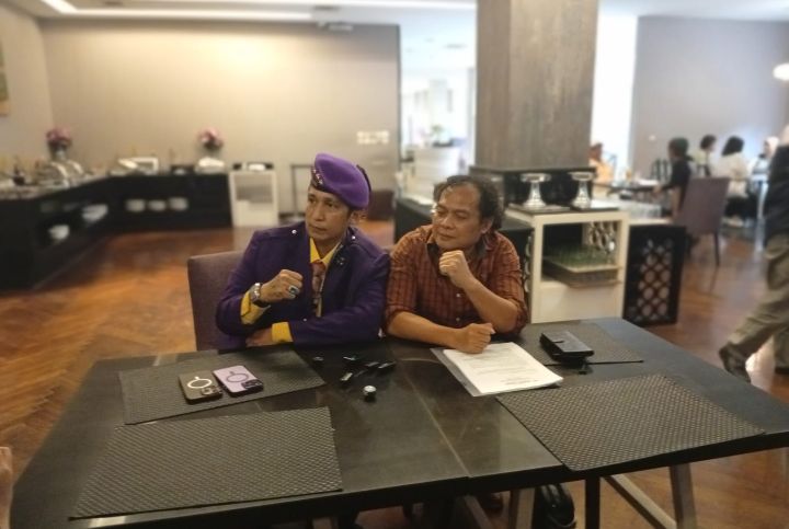 Foto: Firdaus Oiwobo Didampingi Kuasa Hukum Deolipa Yumara. (Dok-Okj/Fahmy Nurdin) 