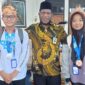Foto: Kepala MTs Negeri Kota Jayapura, H. Abdul Kahar Yelipele (tengah) saat mendampingi sang juara yang mengharumkan nama Jayapura, Papua di kancah Nasional (Dok-Istimewa)