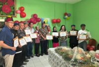 Foto: Penghargaan APALI kepada anggota/pengurus Atas Dedikasi dalam Pelayanan dan Pengembangan Penyembuhan Alternatif Indonesia. (Dok-Istimewa)