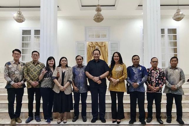 Foto: Rombongan alumni Program Pemantapan Nilai-Nilai Kebangsaan (PPNK) Lemhannas RI Angkatan ke-219 menggelar kunjungan silaturahmi strategis ke Gubernur Gorontalo Gusnar Ismail, Minggu (23/11/2025). (Dok-Istimewa)