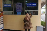 Foto: Pada Jumat (28/11/2025), warga yang mengurus dokumen kendaraan kini merasakan perubahan signifikan, mulai dari proses yang lebih ringkas hingga sikap petugas yang lebih ramah. (Dok-Istimewa)