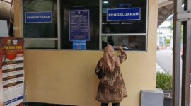 Foto: Pada Jumat (28/11/2025), warga yang mengurus dokumen kendaraan kini merasakan perubahan signifikan, mulai dari proses yang lebih ringkas hingga sikap petugas yang lebih ramah. (Dok-Istimewa)