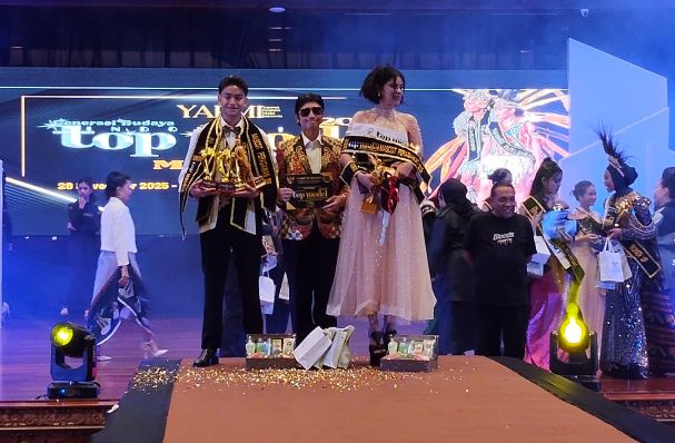 Foto: Juara 1,2 dan 3 Grand Final “Generasi Budaya Indonesia Top Model 2025”. Ajang bergengsi yang telah berlangsung selama 45 tahun ini digelar di Taman Mini Indonesia Indah (TMII), Jakarta Timur, Jumat (28/11/2025). (Dok-Istimewa)