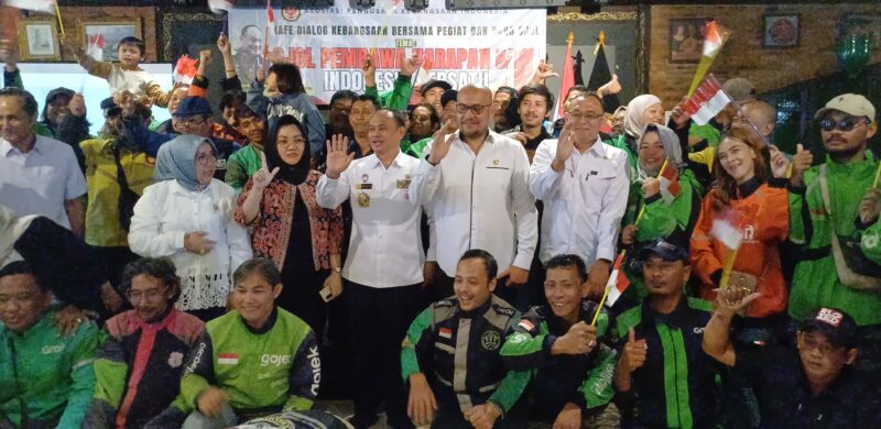 Asosiasi Pengusaha Kebangsaan Indonesia (APKI) menggelar Kafe Dialog Kebangsaan bersama para pegiat dan pengemudi ojek online (ojol) dengan tema Ojol Pembawa Harapan Baru Indonesia Bersatu.