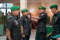 Foto: Danrem 081/DSJ Kolonel Arm Untoro Hariyanto memimpin prosesi serah terima jabatan (Sertijab) Dandim 0803/Madiun di Aula Jenderal Sudirman, Kota Madiun, Rabu (3/12/2025).