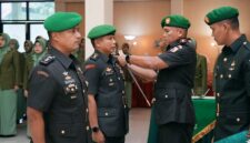 Foto: Danrem 081/DSJ Kolonel Arm Untoro Hariyanto memimpin prosesi serah terima jabatan (Sertijab) Dandim 0803/Madiun di Aula Jenderal Sudirman, Kota Madiun, Rabu (3/12/2025).