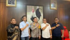 Foto: Kabid Humas Polda Metro Jaya Kombes Pol Budi Hermanto menerima Ketua PWI Jaya dan Forum Wartawan Polri (FWP) dalam pertemuan koordinasi pelaksanaan Uji Kompetensi Wartawan (UKW), Rabu (3/12/2025).