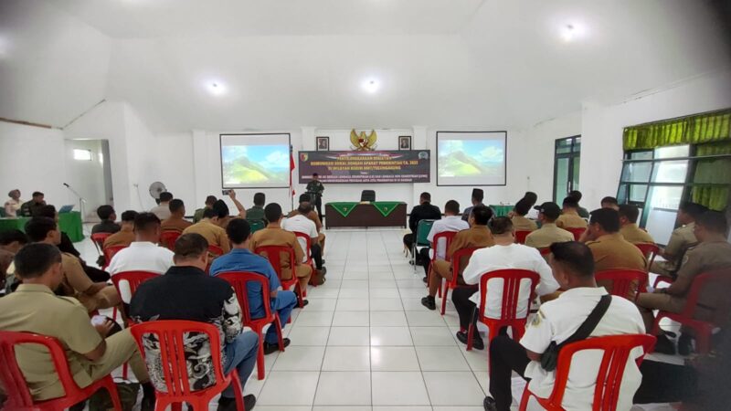 Foto: Kodim 0807/Tulungagung menggelar kegiatan Komunikasi Sosial (Komsos) dengan aparat pemerintah daerah di Aula Pandu Sakti Makodim Tulungagung, Jumat (5/12/2025). 